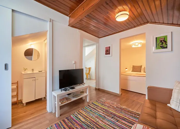 Bairro Alto Nightlife Hub, By Timecooler Daire *