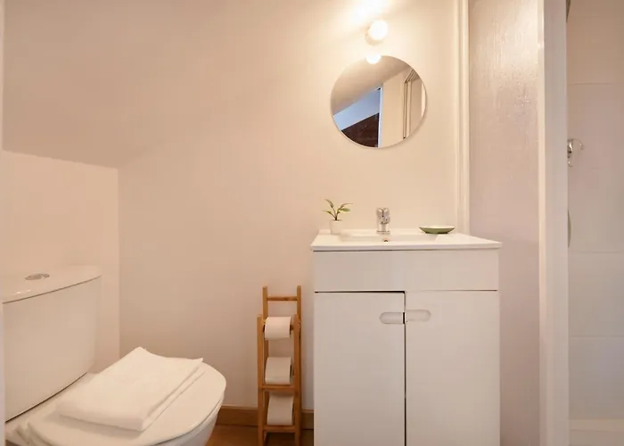 Bairro Alto Nightlife Hub, By Timecooler *