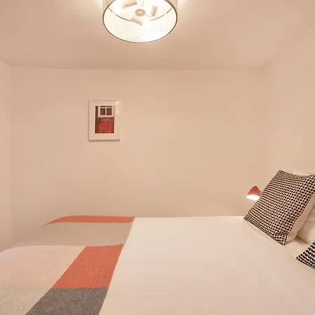 Bairro Alto Nightlife Hub, By Timecooler * ליסבון