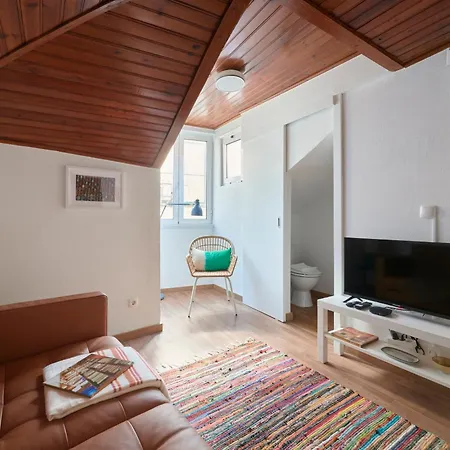 Bairro Alto Nightlife Hub, By Timecooler * ליסבון